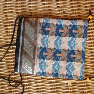NWOT Crossbody Cloth Bag Zip Closure Blue Multi Beaded